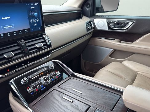Used 2023 Lincoln Navigator L Reserve AWD/4WD image 20