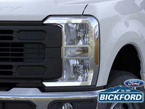 New 2026 Ford F250 XL w/ XL Chrome Package image 18