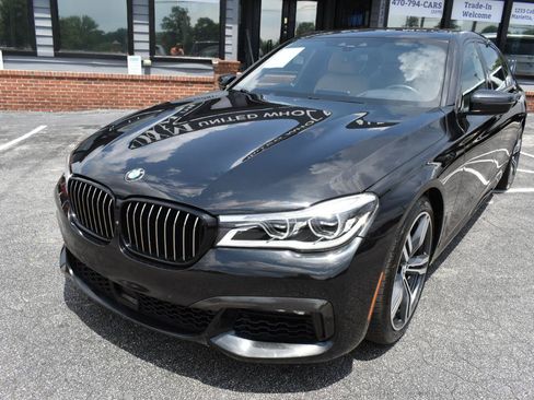 Used 2019 BMW 750i w/ Executive Package RWD image 2