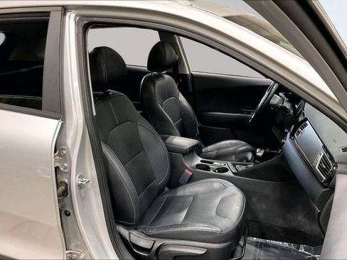 Used 2018 Kia Niro Touring FWD image 7