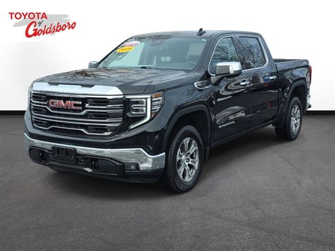 Used 2025 GMC Sierra 1500 SLT image 1