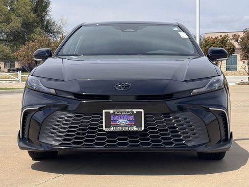 Used 2025 Toyota Camry SE image 9