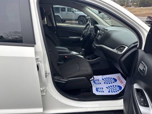 Used 2019 Dodge Journey SE w/ Connectivity Group image 18