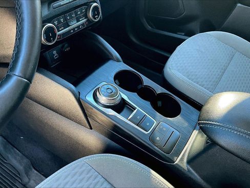 Used 2022 Ford Escape SE w/ SE Sport Appearance Package image 15