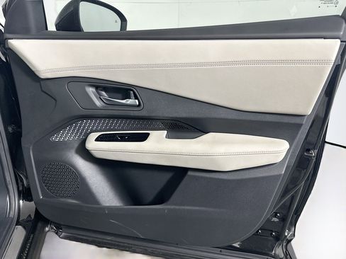 Used 2024 Nissan Ariya FWD image 35