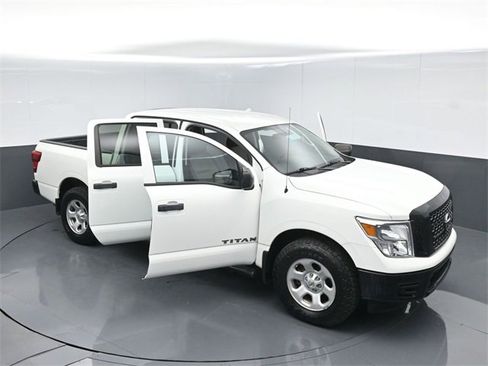 Used 2018 Nissan Titan S image 59