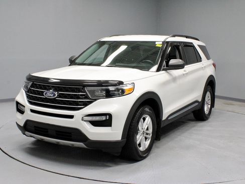 Used 2023 Ford Explorer XLT w/ Equipment Group 202A AWD/4WD image 7
