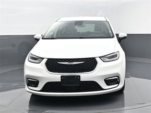 Used 2023 Chrysler Pacifica Touring-L image 23