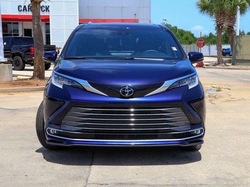 Used 2026 Toyota Sienna Limited FWD image 27