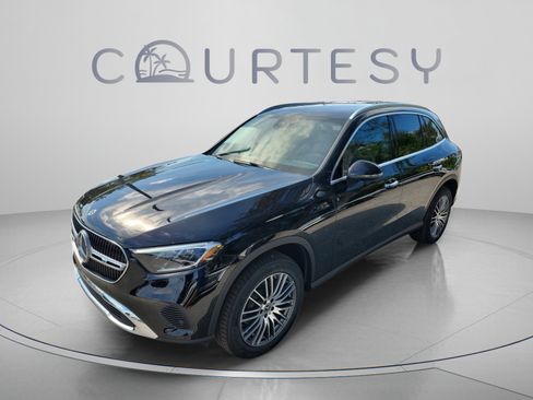 Certified 2026 Mercedes-Benz GLC 300 image 1