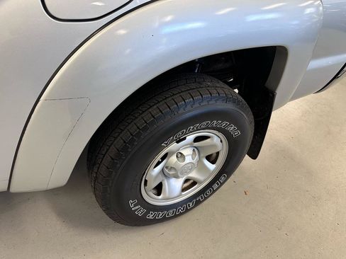 Used 2011 Toyota Tacoma 4x4 Access Cab V6 w/ SR5 Pkg #2 image 8
