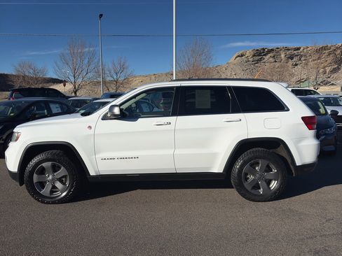 Used 2013 Jeep Grand Cherokee Trailhawk image 2