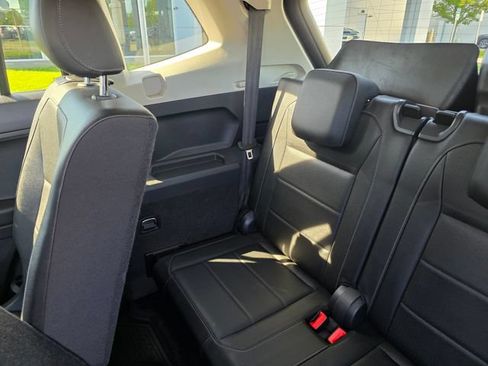 Used 2020 Volkswagen Tiguan SE w/ 3rd Row Seat Package AWD/4WD image 16