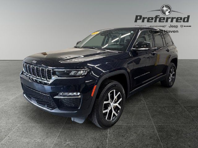 Used 2023 Jeep Grand Cherokee Limited w/ Luxury Tech Group II AWD/4WD image 11