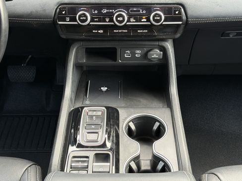 Used 2025 Honda Pilot Touring image 5