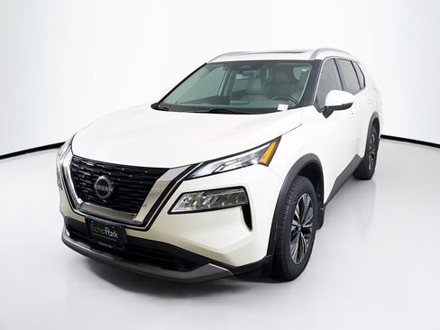 Used 2022 Nissan Rogue SV w/ SV Premium Package FWD image 3