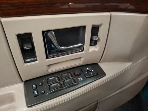 Used 1997 Cadillac Seville SLS w/ Leather/Lumbar Pkg FWD image 16