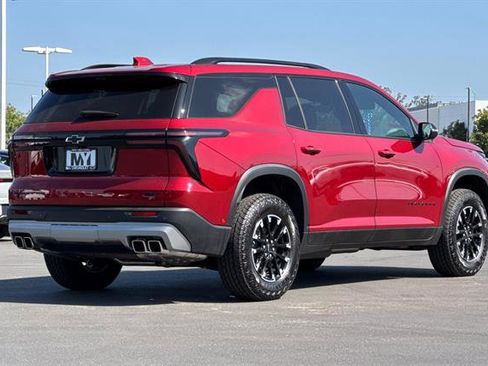 New 2025 Chevrolet Traverse Z71 w/ Enhanced Driving Package image 4