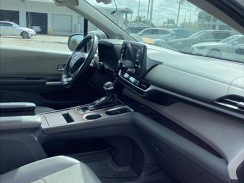 Used 2022 Toyota Sienna XLE w/ XLE Plus Package image 32