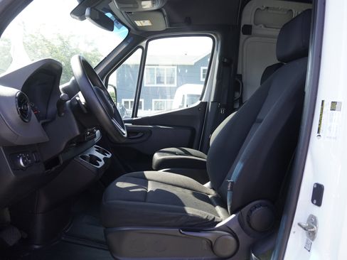 Used 2021 Mercedes-Benz Sprinter 2500 w/ Driver Convenience Package image 18