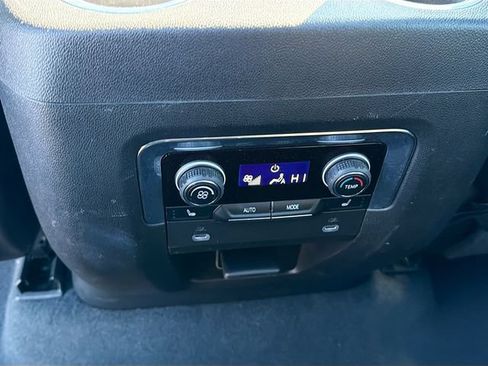 Used 2022 Chevrolet Tahoe Premier AWD/4WD image 32