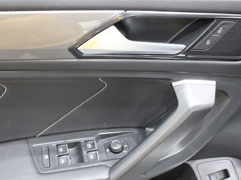 Used 2022 Volkswagen Tiguan SE image 14