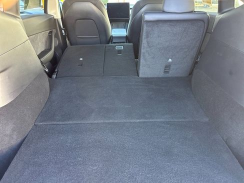 Used 2021 Tesla Model Y Long Range image 15