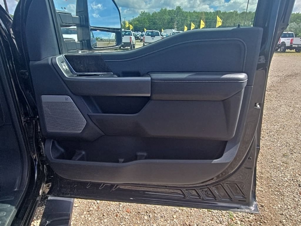 Used 2025 Ford F250 Lariat AWD/4WD image 24