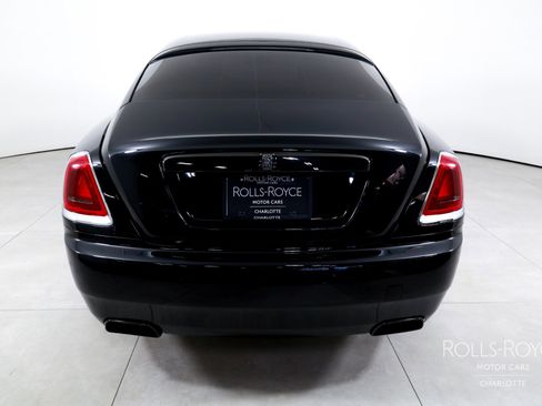 Used 2017 Rolls-Royce Wraith RWD image 9