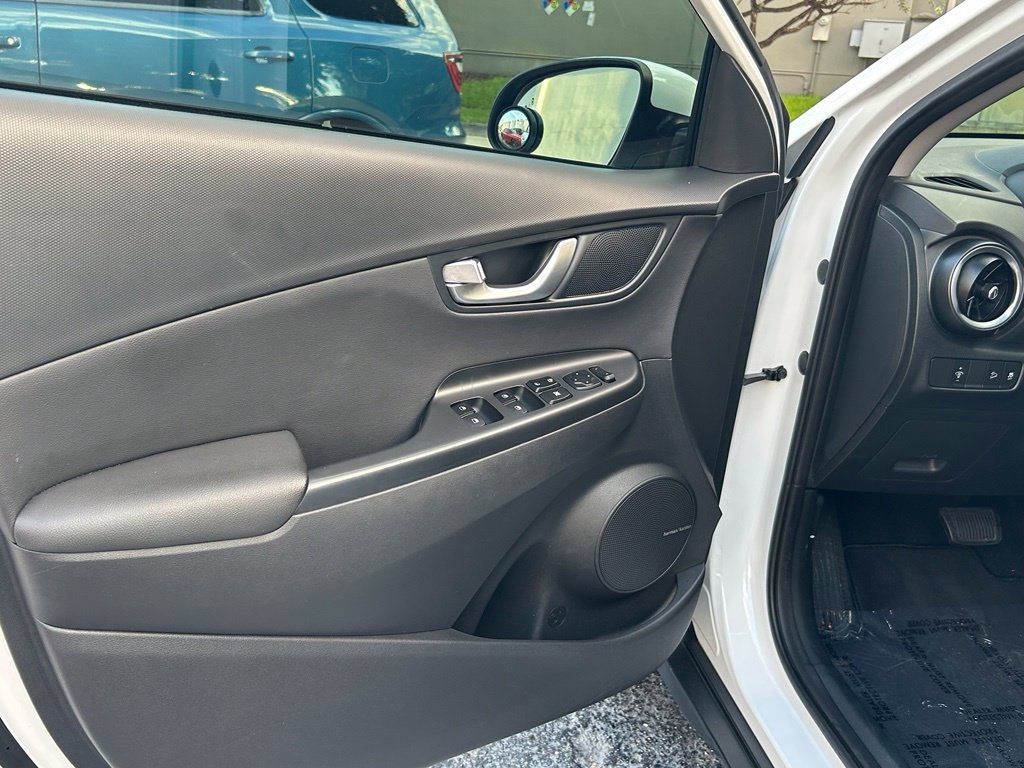 Used 2022 Hyundai Kona Limited FWD image 15