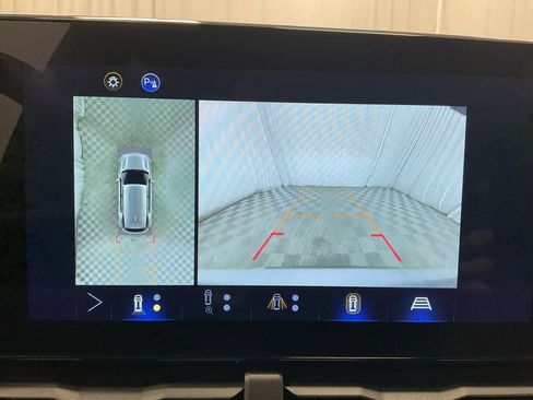 Used 2025 Chevrolet Equinox LT w/ Convenience Package II image 16