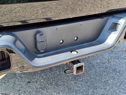 Used 2023 Jeep Gladiator Overland image 4