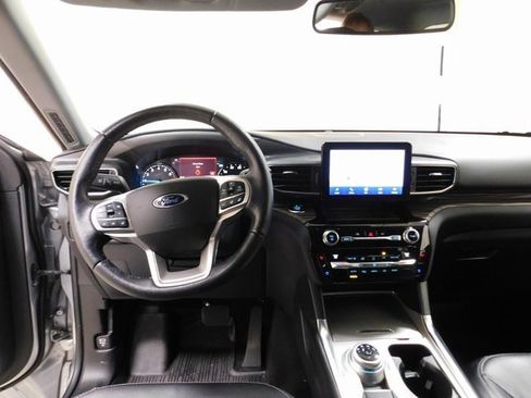 Used 2021 Ford Explorer Limited w/ Equipment Group 301A image 8