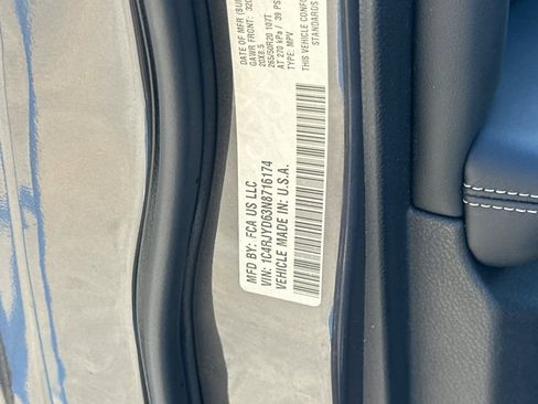 Used 2022 Jeep Grand Cherokee Overland w/ Advanced Protech Group III image 36