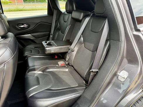 Used 2019 Jeep Cherokee Limited AWD/4WD image 21