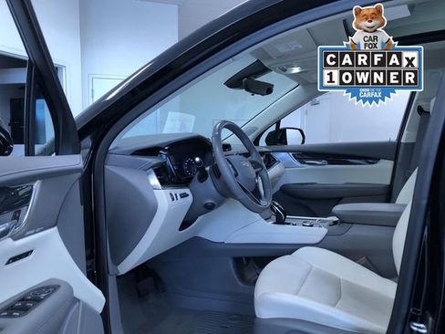 Used 2022 Cadillac XT6 Premium Luxury w/ Technology Package AWD/4WD image 2