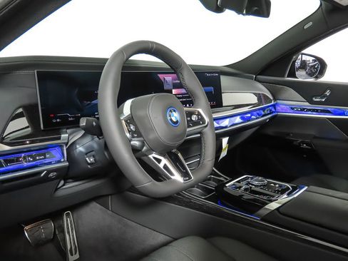 Used 2025 BMW i7 eDrive50 w/ M Sport Package RWD image 15