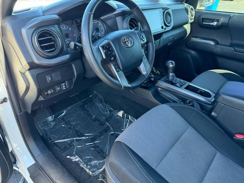 Used 2020 Toyota Tacoma TRD Off-Road image 16