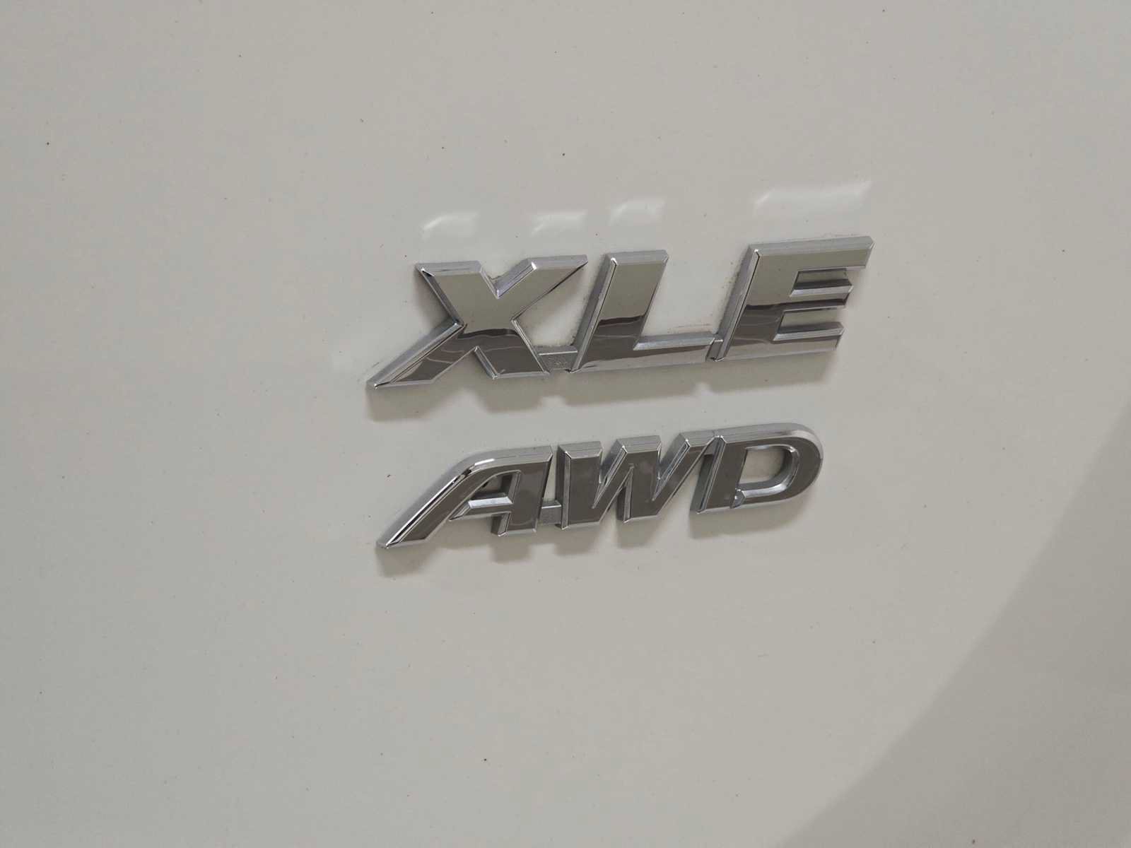 Used 2017 Toyota RAV4 XLE w/ All Weather Liner Package AWD/4WD image 7