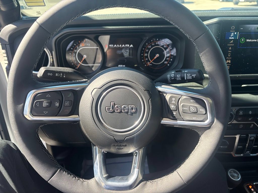 Used 2025 Jeep Wrangler Unlimited Sahara AWD/4WD image 13