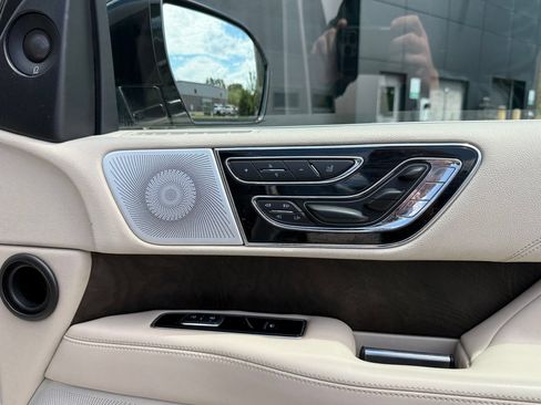 Used 2019 Lincoln Navigator L Reserve AWD/4WD image 13