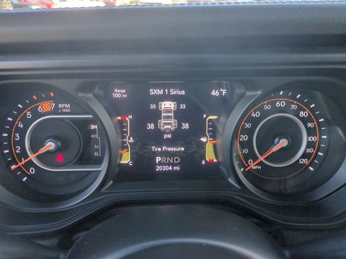 Used 2025 Jeep Wrangler Rubicon image 10