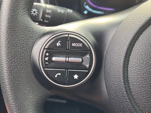 Used 2025 Kia Soul LX w/ LX Technology Package FWD image 29