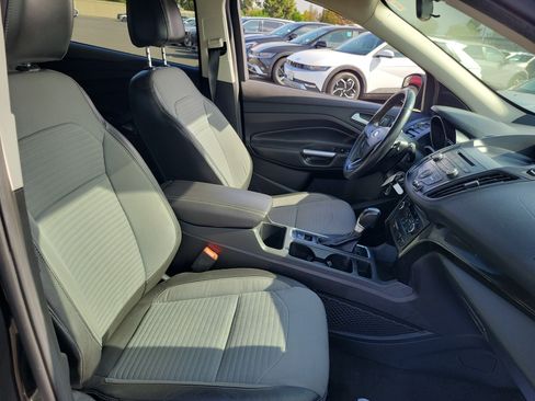 Used 2017 Ford Escape SE w/ SE Sport Appearance Package FWD image 21
