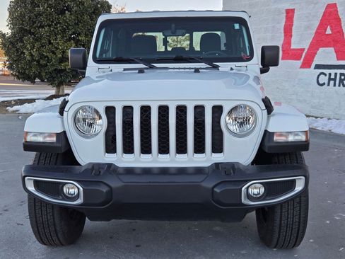 Used 2023 Jeep Gladiator Overland image 2