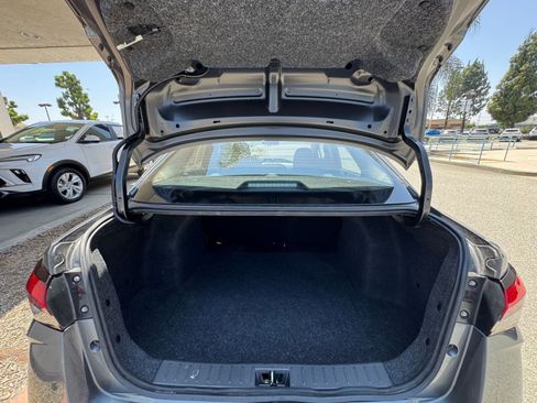 Used 2025 Nissan Versa SV FWD image 30