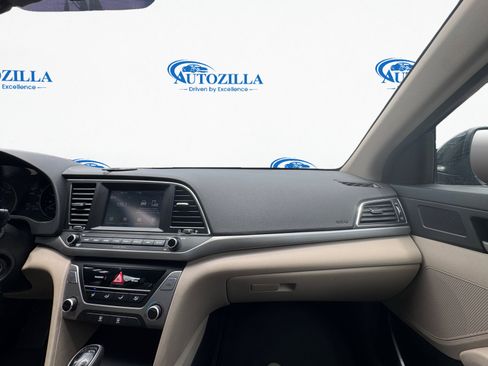 Used 2017 Hyundai Elantra SE FWD image 11