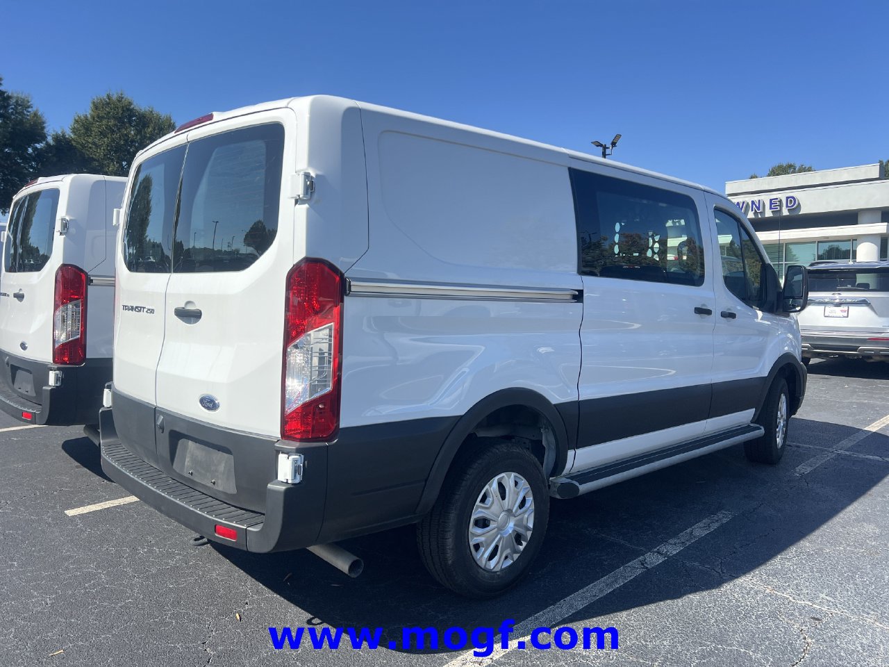 Used 2025 Ford Transit 250 Low Roof w/ Exterior Upgrade Package RWD image 3