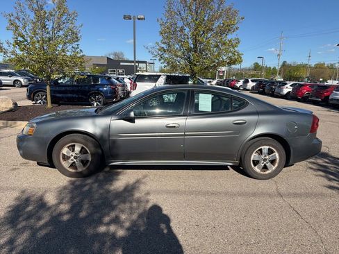 Used 2005 Pontiac Grand Prix w/ Drivers Plus Package FWD image 2
