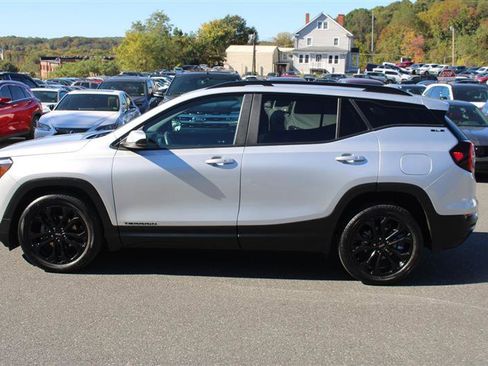 Used 2022 GMC Terrain SLE w/ Driver Convenience Package image 5